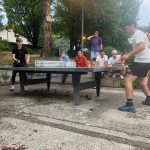 apprentis qui jouent au ping pong